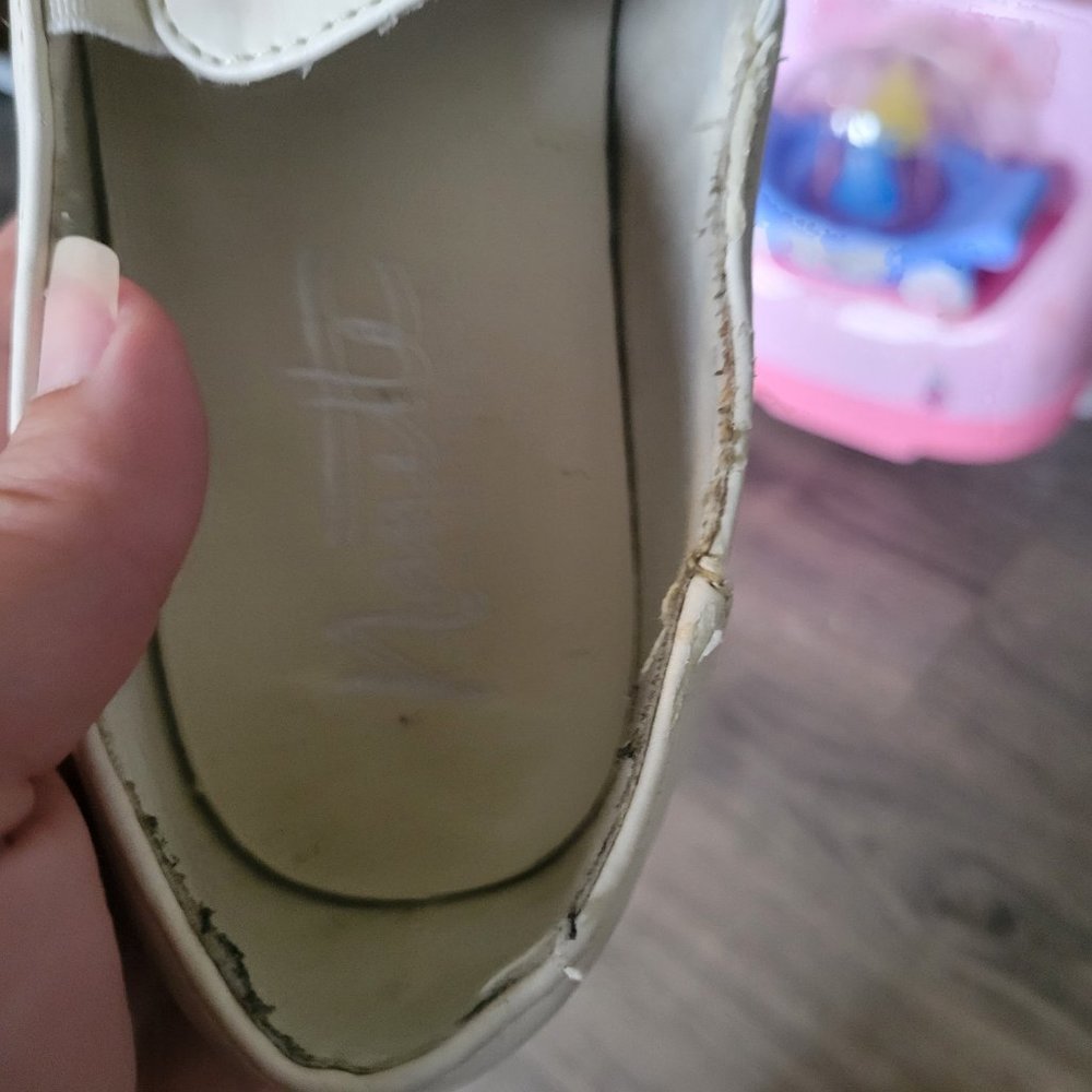 Cream colored shoes - Picture 14 of 14